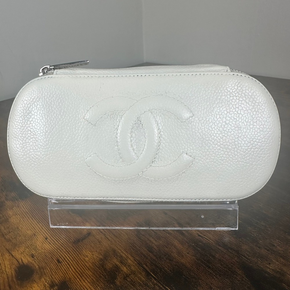 Vintage Chanel White Caviar Leather Vanity Cosmetic Case Bag – Restored Color